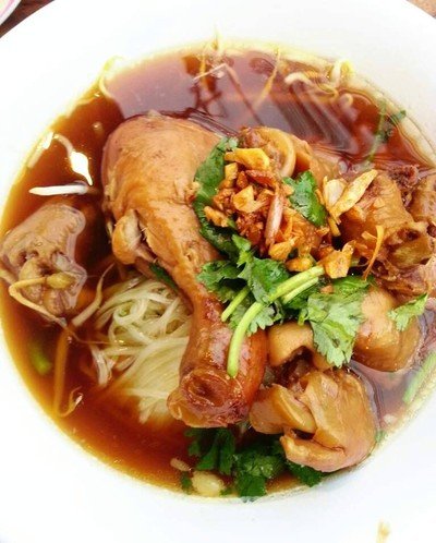 ข้อมูลโภชนาการ แคลอรี่ ก๋วยเตี๋ยวน่องไก่ตุ๋นน้ำ