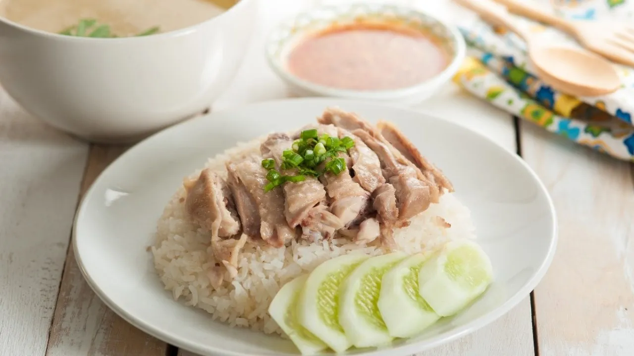 ข้อมูลโภชนาการ แคลอรี่ ข้าวมันไก่-rice-cooked-in-chickenbroth-topped-with-chicken