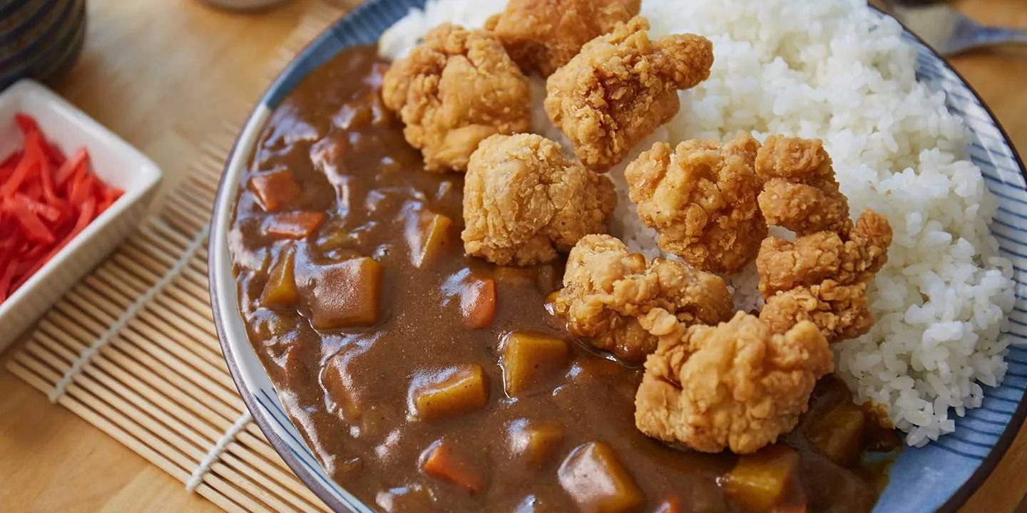 ข้อมูลโภชนาการ แคลอรี่ ข้าวแกงกะหรี่-ไก่ทอด-curry-rice-with-fried-chicken