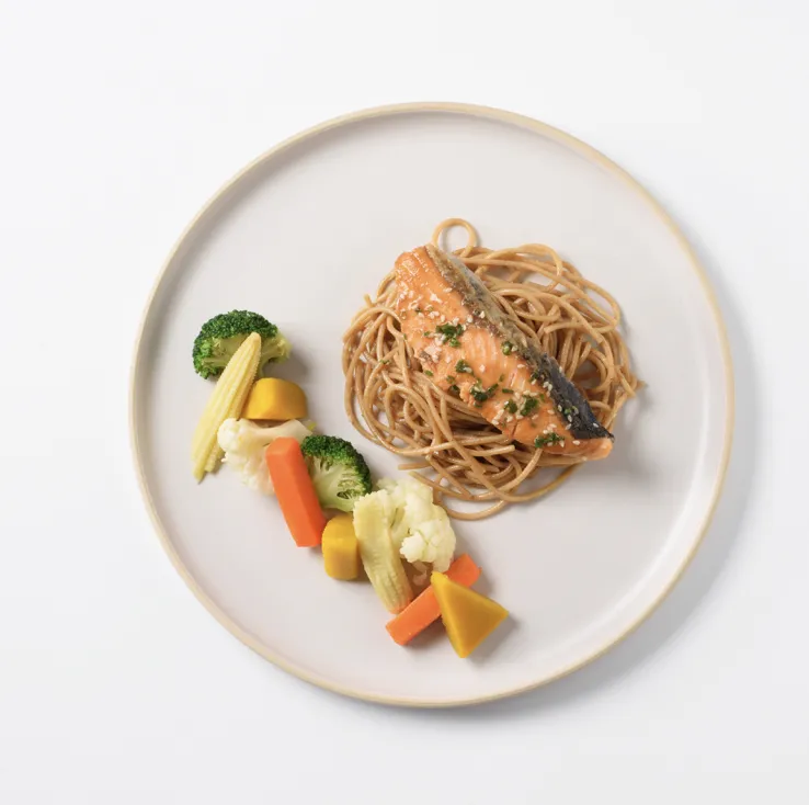 ข้อมูลโภชนาการ แคลอรี่ สปาเก็ตตี้โฮลวีตแซลมอนย่างซอสมิโซะ-whole-wheat-spaghetti-with-grilled-salmon--and--miso-sauce