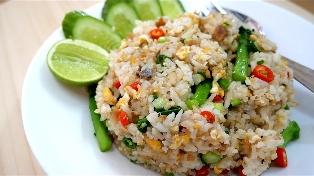 ข้อมูลโภชนาการ แคลอรี่ ข้าวผัดปลาเค็ม